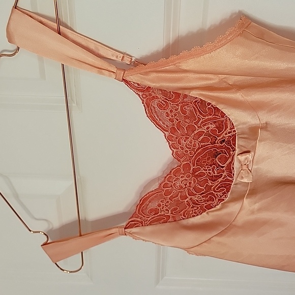✨️LAST CHANCE✨️ Jones New York Hand Dyed Satin Nightgown Size Small in Coral - Picture 3 of 15